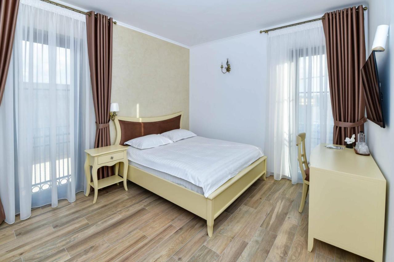 Pensiunea Ww Фокшаны Экстерьер фото